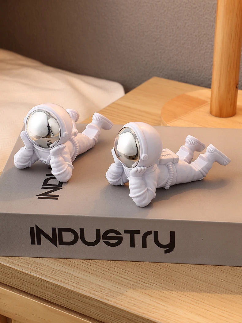 Desktop Astronaut Ornaments, Spaceman Ornament,Desktop Phone Holder,Home Decor,Astronaut Statue,Office Decoration