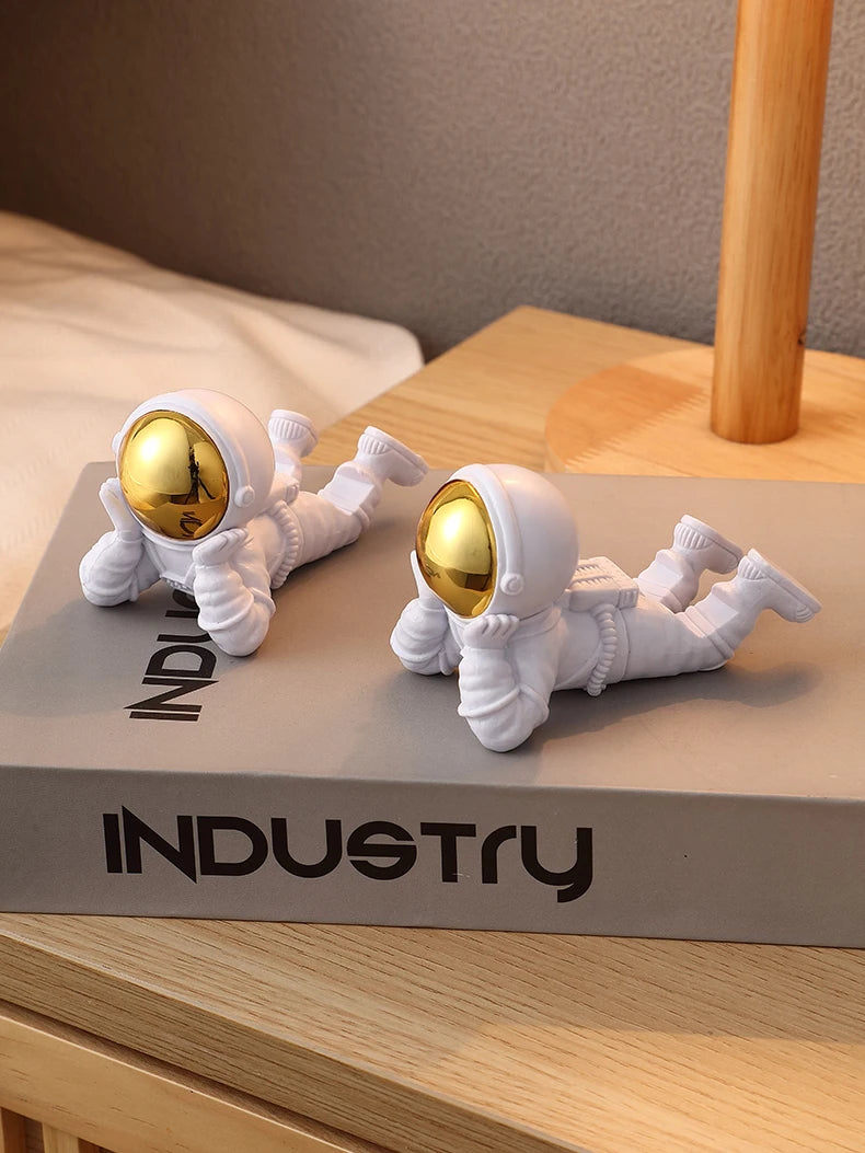 Desktop Astronaut Ornaments, Spaceman Ornament,Desktop Phone Holder,Home Decor,Astronaut Statue,Office Decoration
